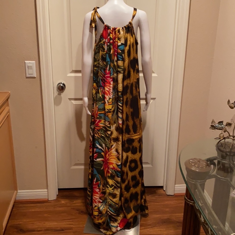 Goga resort wear multi print maxi dress. - Picture 6 of 7
